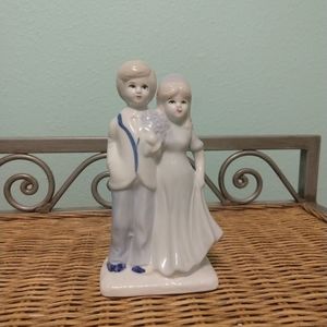 Wedding couple figurines